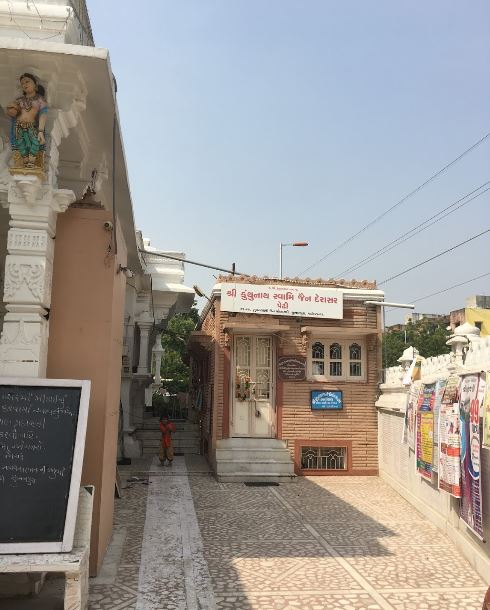 Shri Kunthunath Swami Jain Derasar, High Tension Road, Subhanpura, Vadodara (Gujarat) image 1