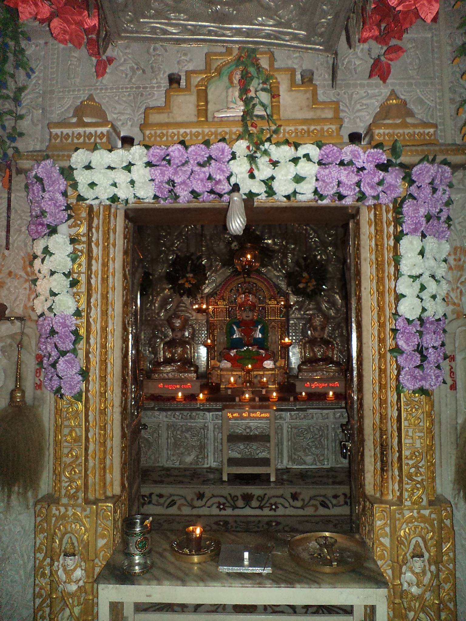 Shri Adinath Bhagwan Jain Derasar, Ajay Colony, Nizampura, Vadodara (Gujarat) thumbnail 4