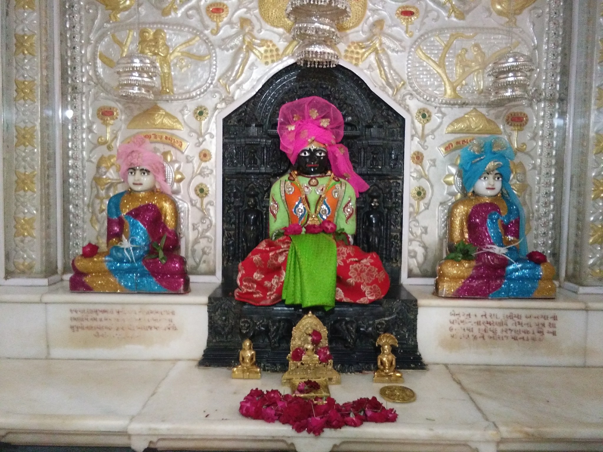 Shri Munisuvratnath Swami Jain Derasar, Nava Bazar, Karjan, District - Vadodara (Gujarat) thumbnail 4
