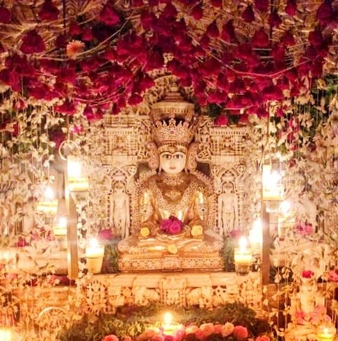 Motu Derasar, Shri Adinath Jinalaya, Khargate, Darbargadh, Bhavnagar (Gujarat) thumbnail 4