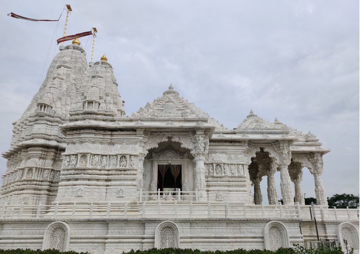 Shri Adinath Jinalaya, Adani Shantigram Complex, Sarkhej - Gandhinagar Highway, Ahmedabad (Gujarat) image 1