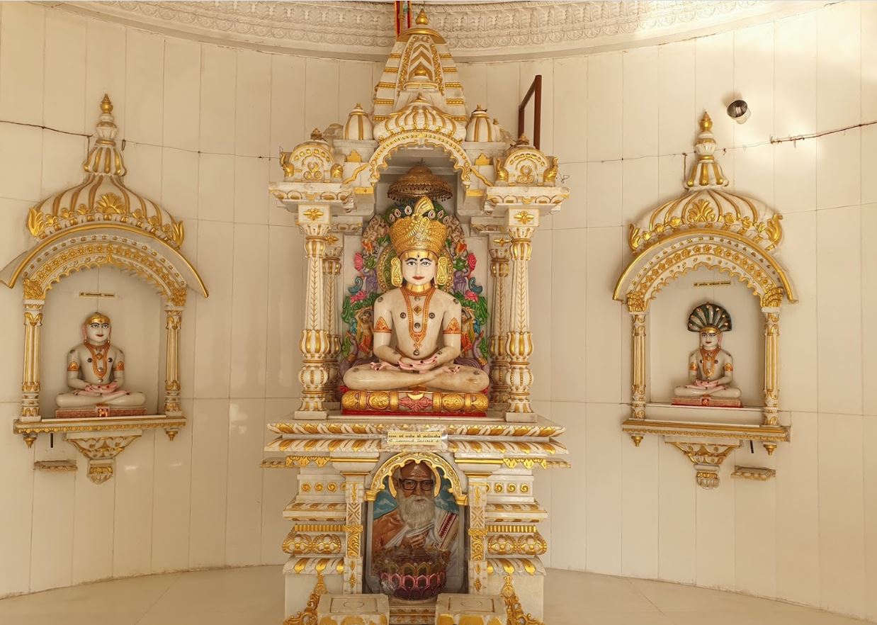 Shri Merudham Shwetamber Jain Tirth, Shri Nageshwar Parshvnath, Amiyapur, Ahmedabad (Gujarat) image 4