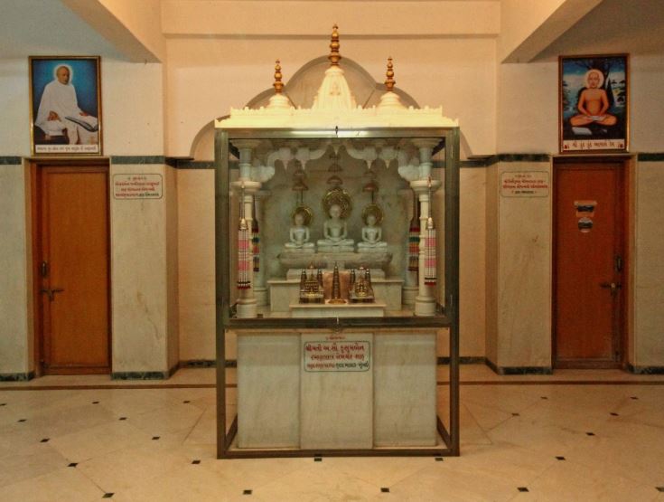 Shri Chandraprabhu Digamber Jain Mandir, Aashish Nagar Society, Meghani Nagar, Ahmedabad (Gujarat) image 2
