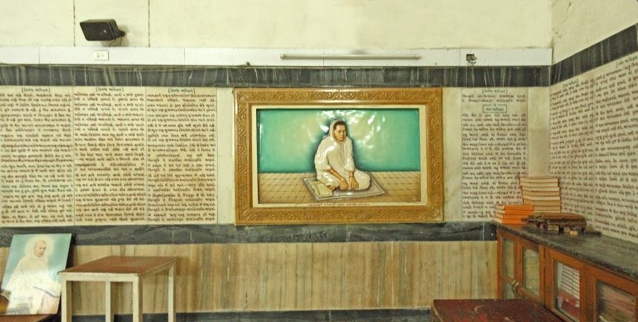 Shri Parshvnath Digamber Jain Mandir, Golwad Road, Khadia, Ahmedabad (Gujarat) image 9