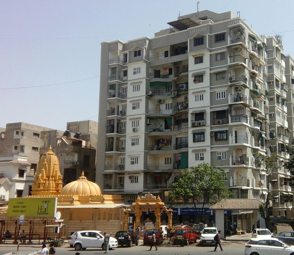 Shri Pragat Prabhavi Parshvnath Jain Derasar, Parshv Tower, Satellite, Shyamal, Ahmedabad (Gujarat) image 1