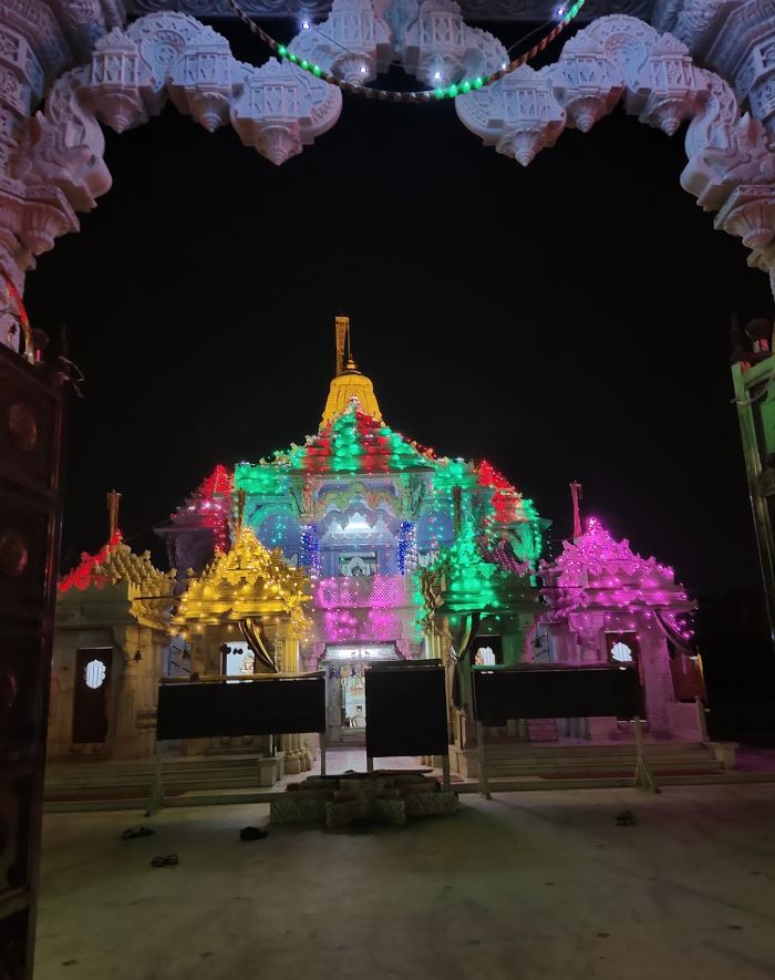 Shri Arihant Parshvshanti Jain Derasar, Yashkamal Society, Vasna, Ahmedabad (Gujarat) image 2