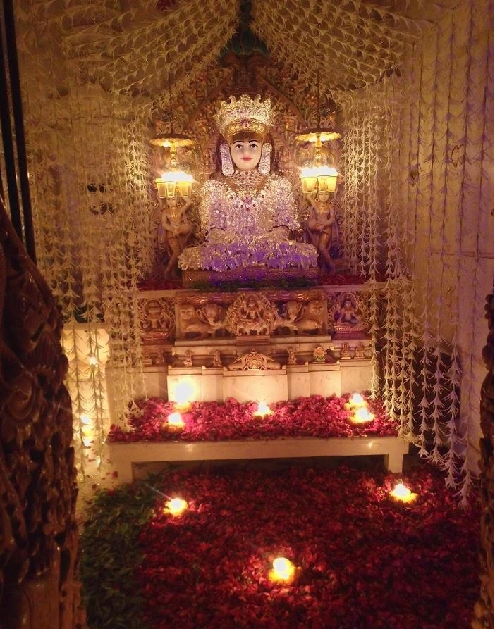 Shri Arihant Parshvshanti Jain Derasar, Yashkamal Society, Vasna, Ahmedabad (Gujarat) image 4