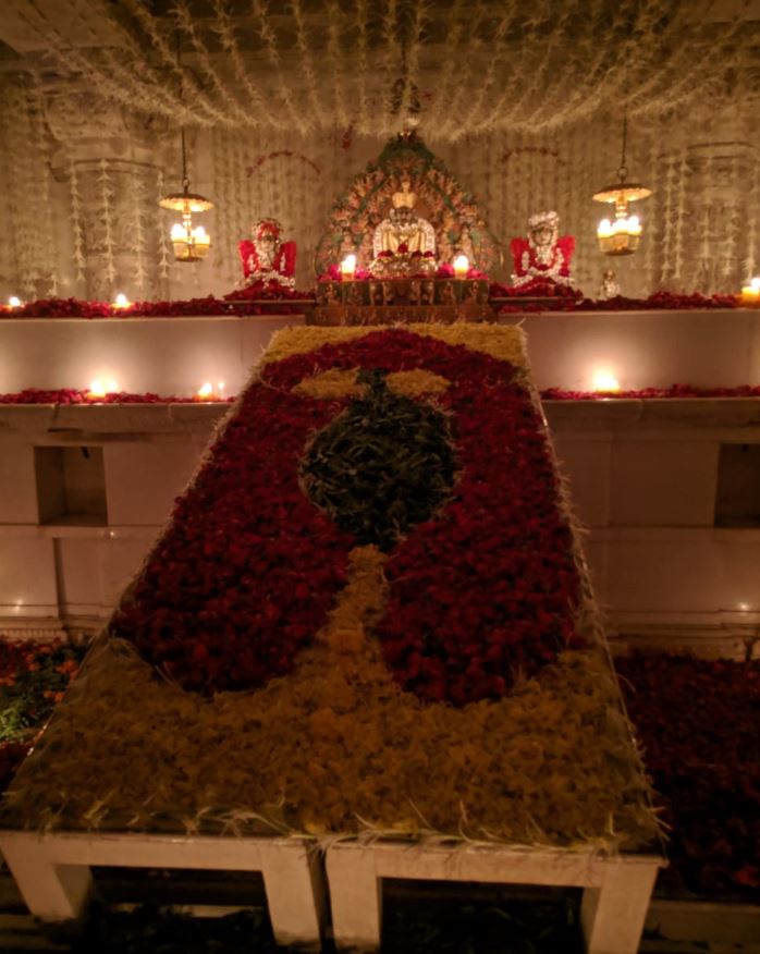 Shri Arihant Parshvshanti Jain Derasar, Yashkamal Society, Vasna, Ahmedabad (Gujarat) image 6