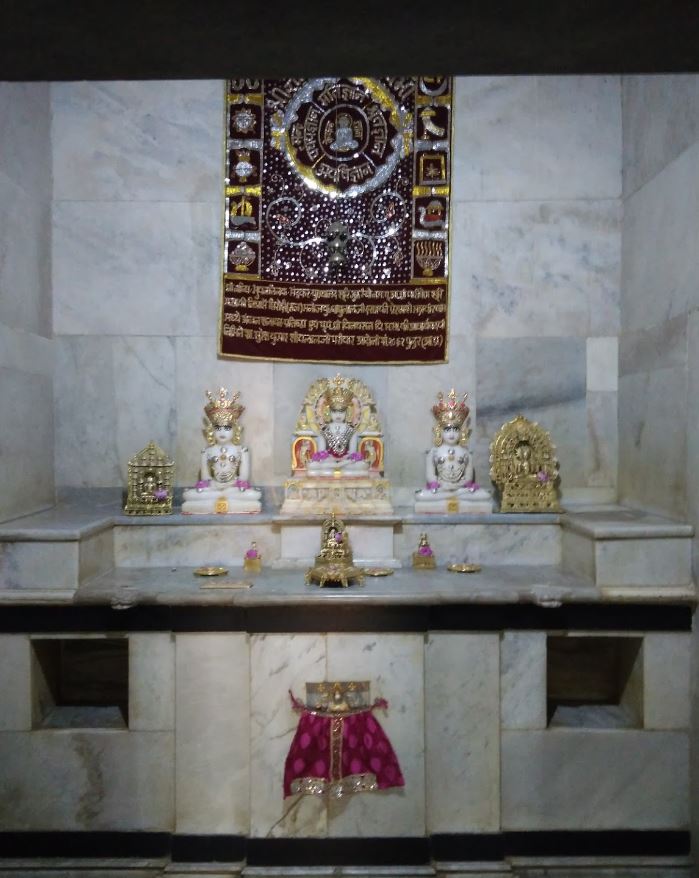 Shri Adinath Bhagwan Jain Derasar, Dhari, District - Amreli (Gujarat) image 2