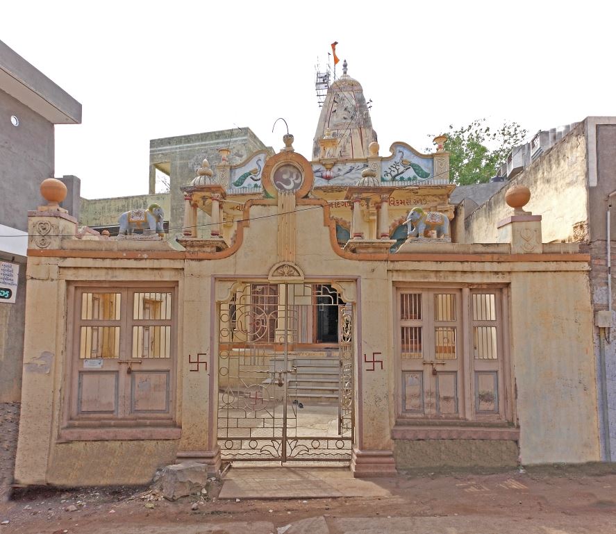 Shri Shantinath Bhagwan Digamber Jain Mandir, Gandhi Chowk, Savar Kundla, District - Amreli (Gujarat) image 1