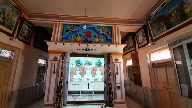 Shri Shantinath Bhagwan Digamber Jain Mandir, Gandhi Chowk, Savar Kundla, District - Amreli (Gujarat) thumbnail 6