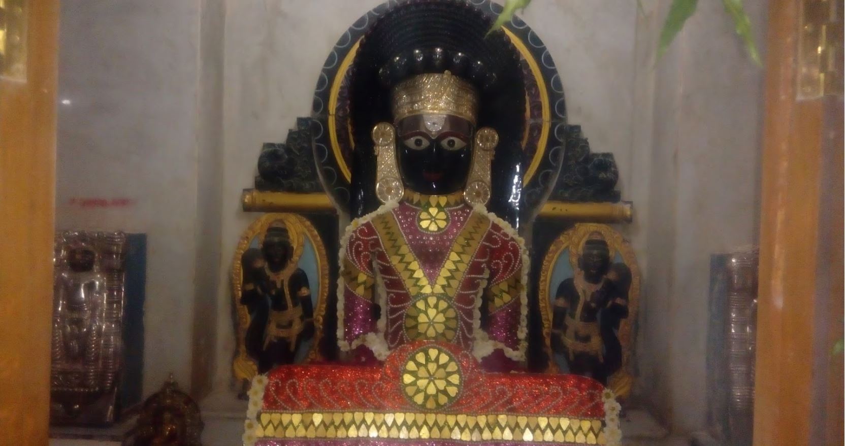 Shri Jagvallabh Parshvnath Jain Derasar, Nanavat, Gopipura, Surat (Gujarat) image 2