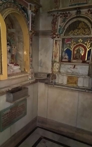 Shri Shitalnath Bhagwan Jain Derasar, Jain Pedhi Street, Khapatia Chakla, Gopipura, Surat (Gujarat) image 4