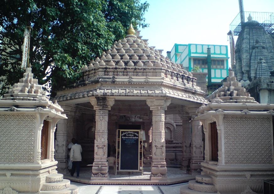 Shri Laxmibai Manmohan Parshvnath Jain Derasar, Khapatia Chakla, Gopipura, Surat (Gujarat) image 2