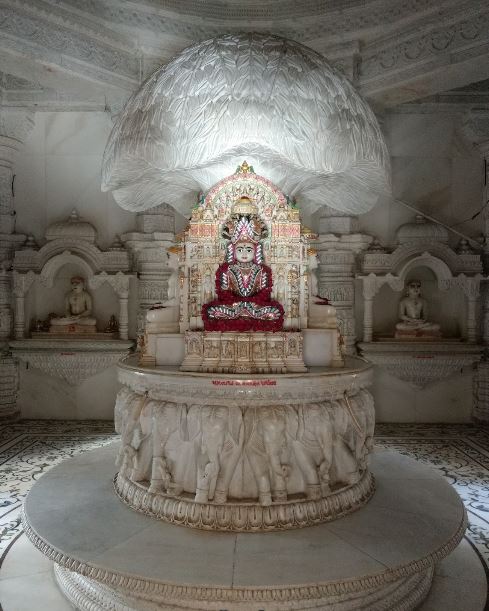 Shri Laxmibai Manmohan Parshvnath Jain Derasar, Khapatia Chakla, Gopipura, Surat (Gujarat) image 3