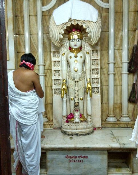 Shri Sahastrafana Parshvnath Jain Tirth, Shri Shitalnath Swami Jain Derasar, Khapatia Chakla, Gopipura, Surat (Gujarat) image 4