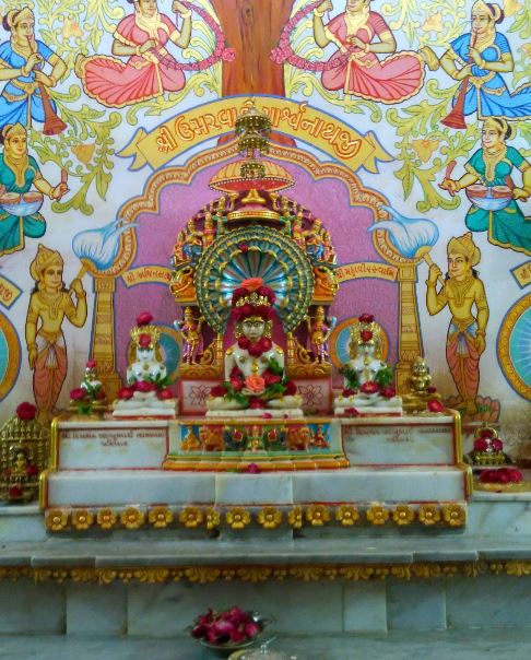 Shri Sahastrafana Parshvnath Jain Tirth, Shri Shitalnath Swami Jain Derasar, Khapatia Chakla, Gopipura, Surat (Gujarat) image 6