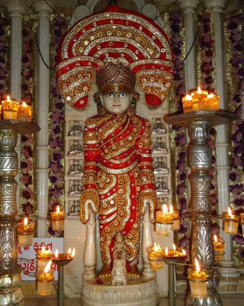 Shri Sahastrafana Parshvnath Jain Tirth, Shri Shitalnath Swami Jain Derasar, Khapatia Chakla, Gopipura, Surat (Gujarat) image 7