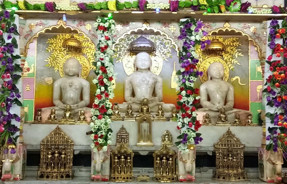Shri 1008 Chandraprabhu Digamber Jain Mandir, Hanuman Char Rasta, Gopipura, Surat (Gujarat) thumbnail 2