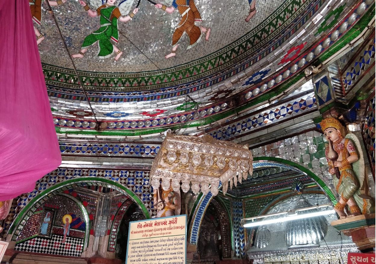 Shri Surajmandan Parshvnath Jain Derasar, Gopipura Road, Gopipura, Surat (Gujarat) image 2