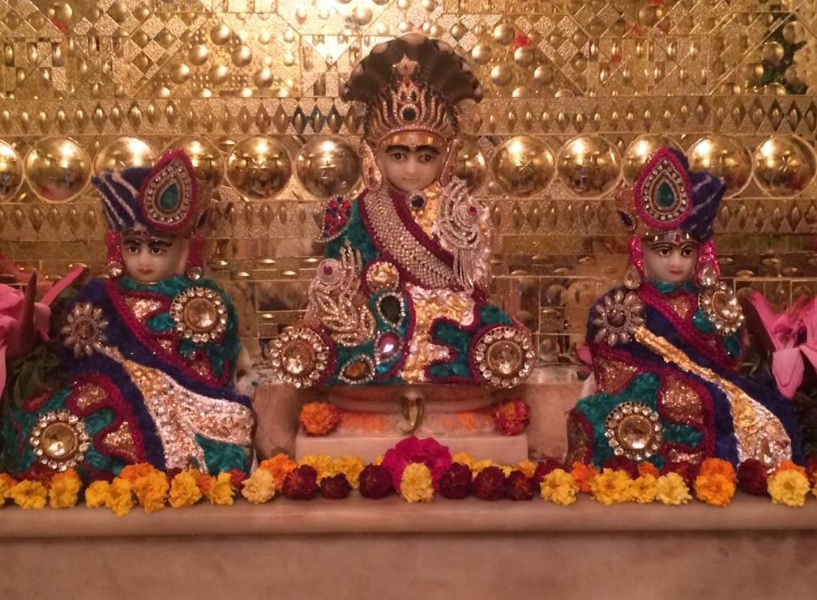 Shri Dukh Bhanjan Parshvnath Jinalaya, Annie Besant Road, Sonifaliya, Gopipura, Surat (Gujarat) image 2