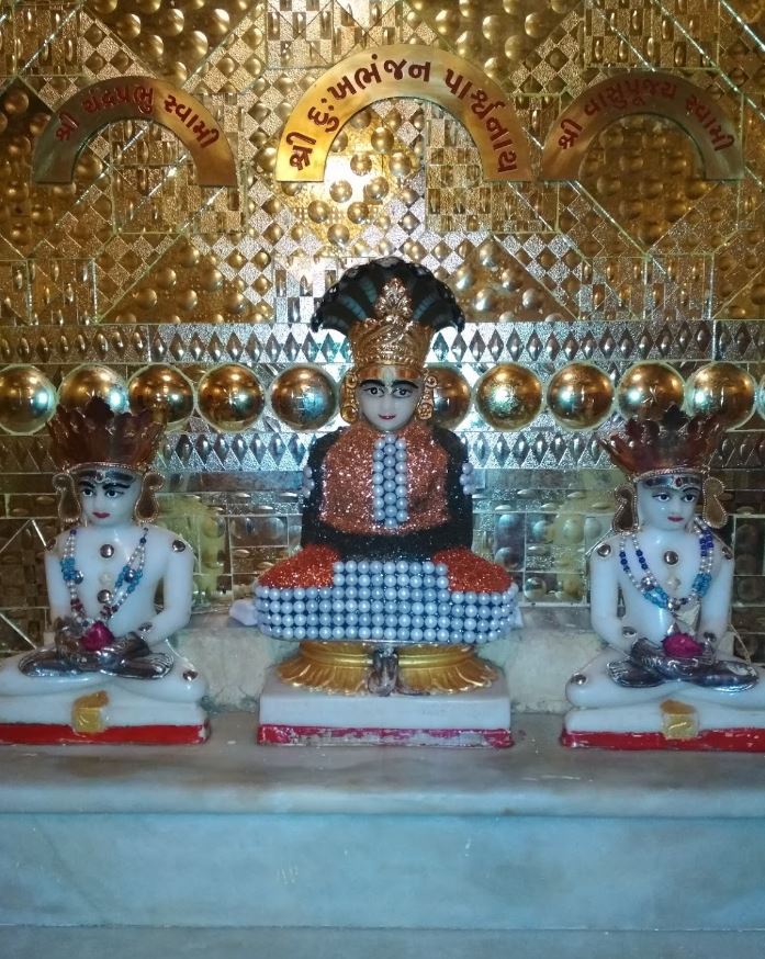 Shri Dukh Bhanjan Parshvnath Jinalaya, Annie Besant Road, Sonifaliya, Gopipura, Surat (Gujarat) image 3