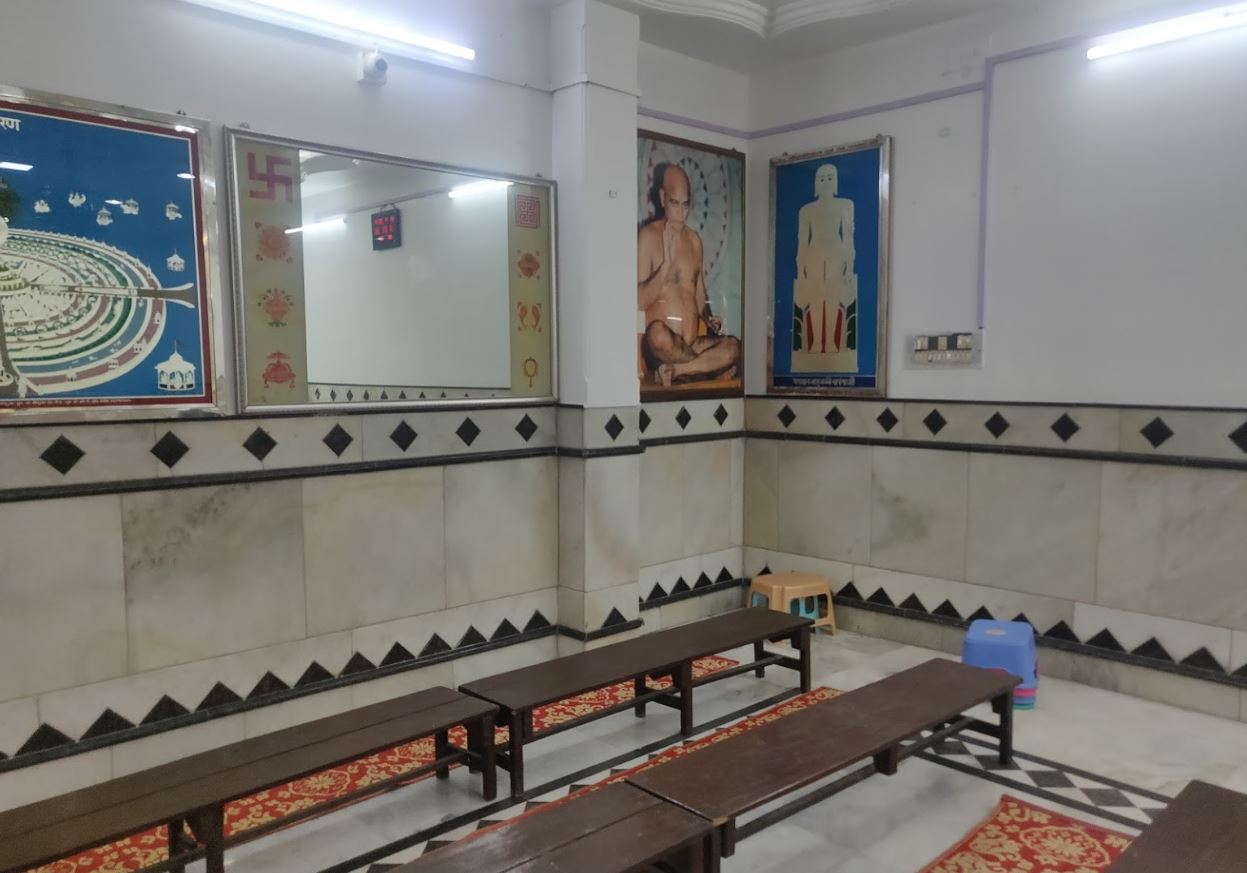 Shri 1008 Mahaveer Swami Digamber Jain Mandir, Dr Manekji Street, Timaliawad, Nanpura,  Surat (Gujarat) image 4
