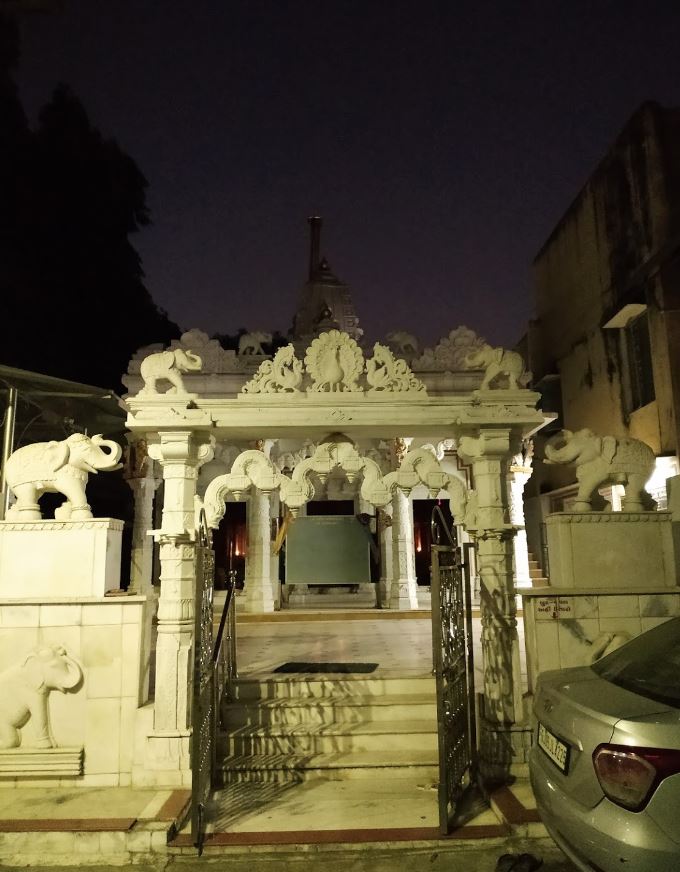 Shri Shankeshwar Parshvnath Jain Derasar, Kharwawad, Near Kalyan Apartment, Athwa Gate, Surat (Gujarat) image 1