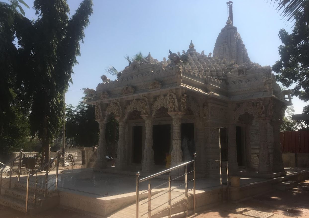 Shri Munisuvratnath Jain Shwetamber Mandir, Umra Gam, Athwa, Surat (Gujarat) image 3