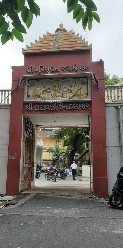 Shri Dadawadi Jain Derasar, Zampa Bazar, Mahidharpura, Begampura, Surat (Gujarat) image 1