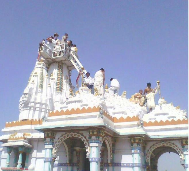 Shri Sambhavnath Jain Derasar, Angreji Faliyu, Amroli,  Surat (Gujarat) image 1
