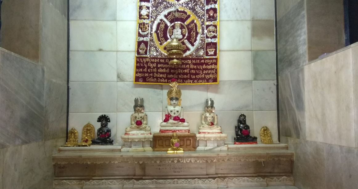 Shri Dharmnath Bhagwan Jain Derasar, Variav, Surat (Gujarat) image 4