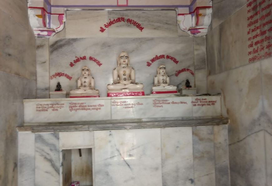 Shri Manmohan Parshvnath Jain Shwetamber Mandir, Botawala Marg, Rander, Surat (Gujarat) image 3