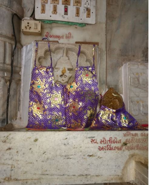 Shri Manmohan Parshvnath Jain Shwetamber Mandir, Botawala Marg, Rander, Surat (Gujarat) image 6