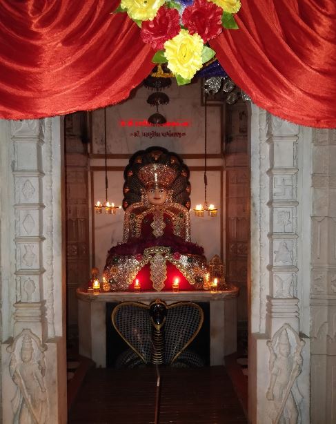 Shri Dharnidhar Parshvnath Jain Derasar, Sai Ashish Society, Tadwadi, Surat (Gujarat) image 1