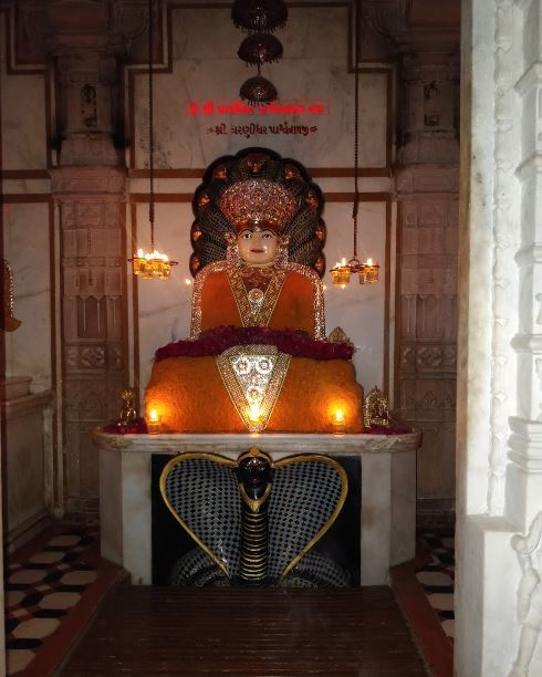 Shri Dharnidhar Parshvnath Jain Derasar, Sai Ashish Society, Tadwadi, Surat (Gujarat) image 2