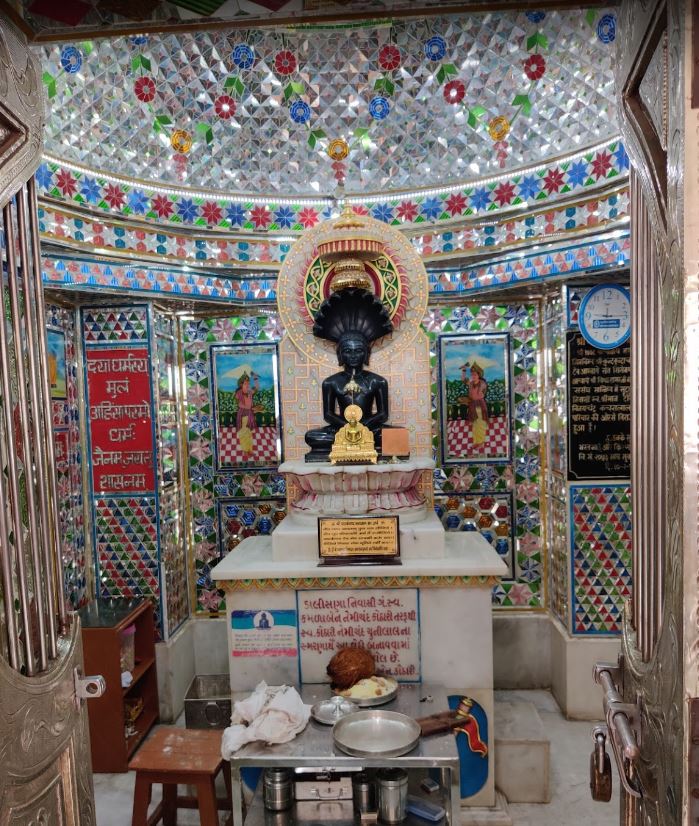 Shri 1008 Shantinath Digamber Jain Mandir, Guru Ram Pavan Bhumi, Adajan Gam, Adajan, Surat (Gujarat) image 4
