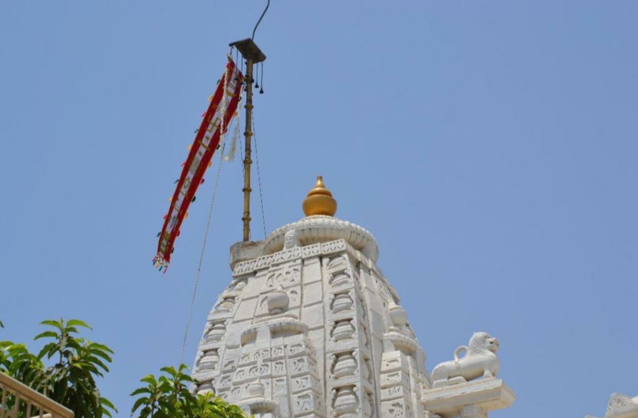Shri Shantinath Bhagwan Jain Shwetamber Mandir, Karjan, District - Surat (Gujarat) image 1