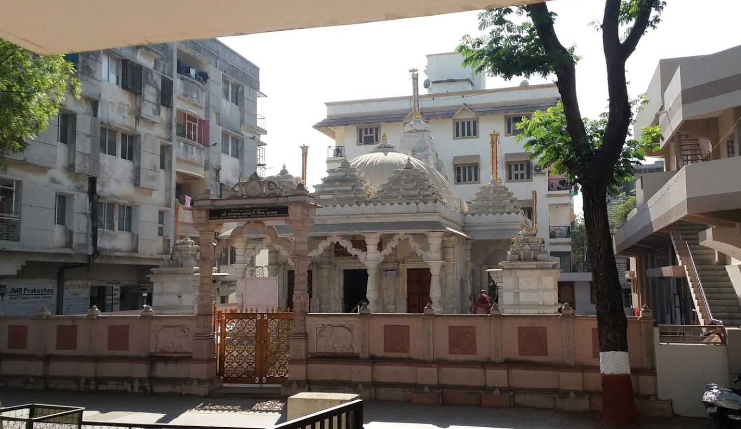 Shri Sambhavnath Swami Jain Derasar, Nana Bazaar, Vallabh Vidyanagar, Anand (Gujarat) image 3