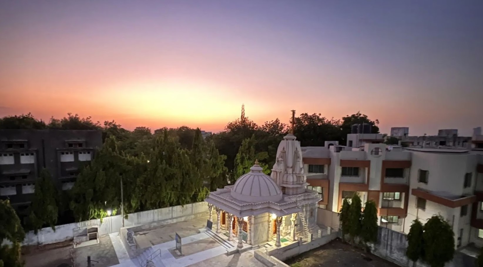 Shri Vasupujya Swami Jain Derasar, Shri Mahavir Jain Vidhyalaya, Vallabh Vidyanagar, Anand (Gujarat) thumbnail 5