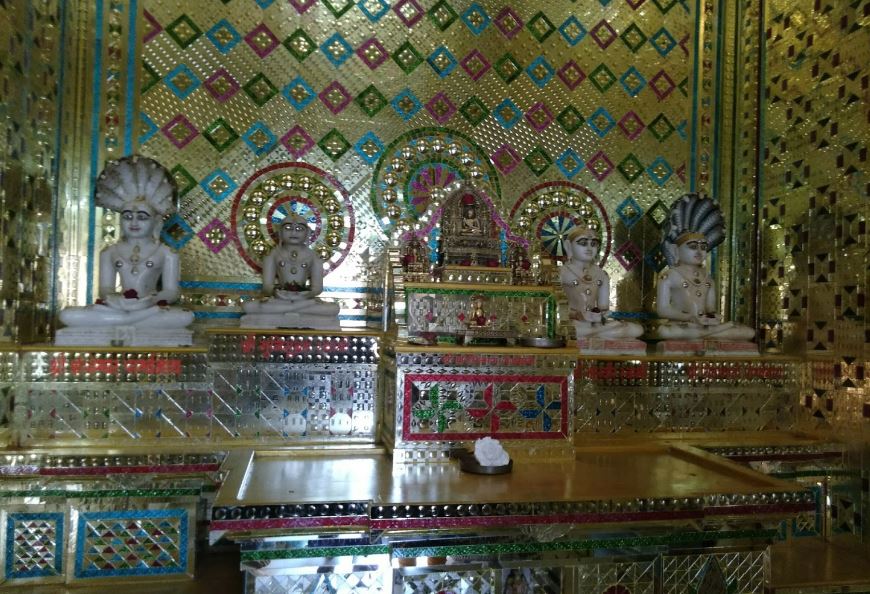 Shri Shantinath Bhagwan Jain Derasar, Dantar Wado, Jali Pol, Khambhat, District - Anand (Gujarat) image 3