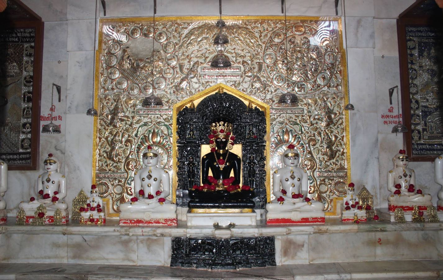 Shri Navkhanda Parshvnath (Shri Bhuvan Parshvnath) Jain Derasar, Lambi Oty, Khambhat, District - Anand (Gujarat) image 1