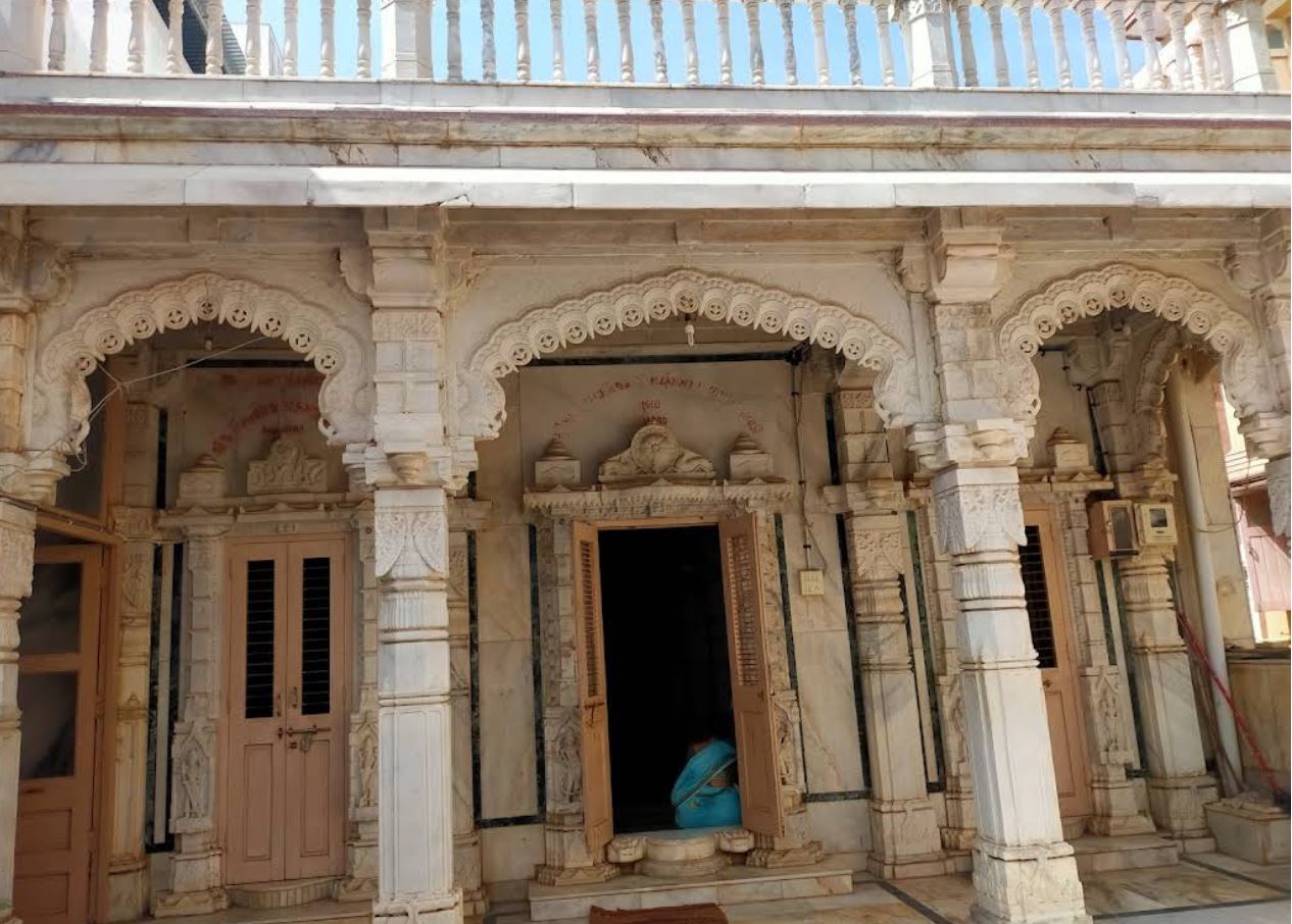 Shri Navkhanda Parshvnath (Shri Bhuvan Parshvnath) Jain Derasar, Lambi Oty, Khambhat, District - Anand (Gujarat) image 6