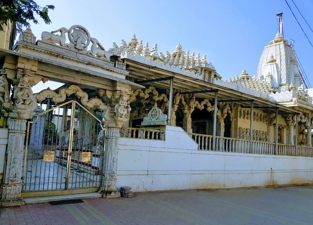 Shri Shantinath Jain Shwetamber Mandir, Alkapuri Society, Gita Nagar, Vapi, District - Valsad (Gujarat) image 4