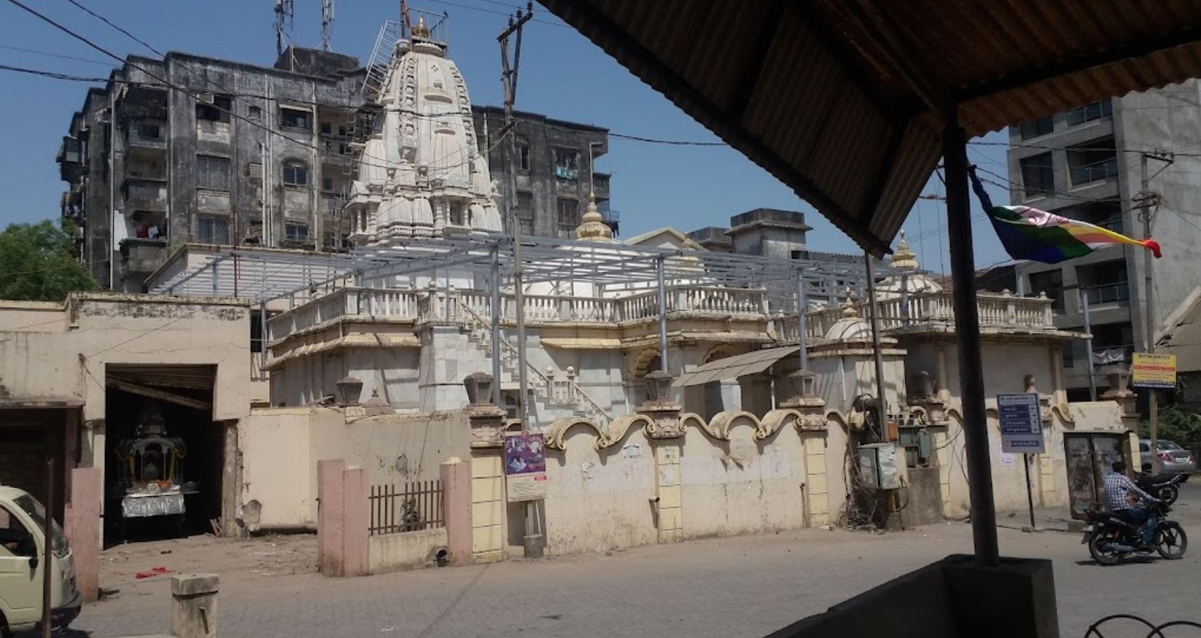 Shri Ajitnath Jain Shwetamber Mandir, Desai Vad, Gita Nagar, Vapi, District - Valsad (Gujarat) image 3