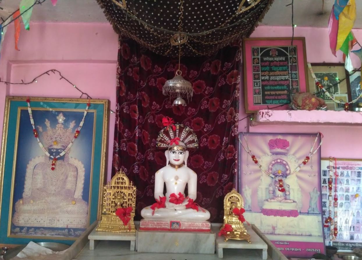 Shri Parshvnath Gruh Jinalaya, Nehru Chacha Nagar, Sayaji Park Society, Vadodara (Gujarat) image 2