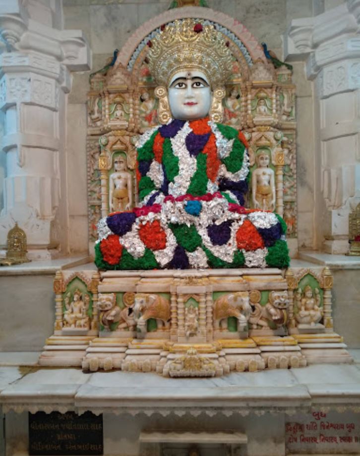 Shri Shantinath Bhagwan Jain Derasar, Geet Gujri Society, Sakhiya Nagar, Rajkot (Gujarat) image 2