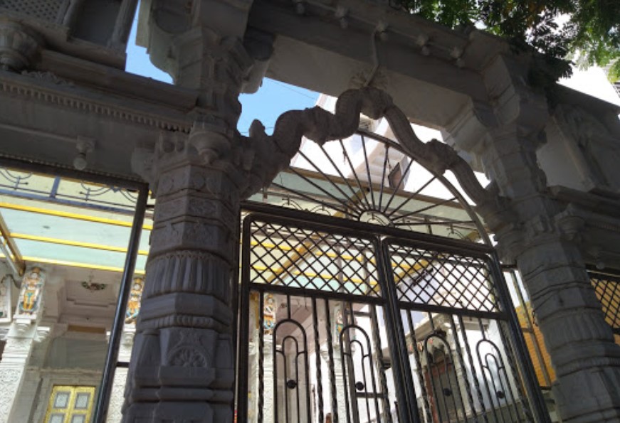 Shri Mahaveer Swami Jinalaya, Hemu Gadhvi Marg, Jagnath Plot, Rajkot (Gujarat) image 3