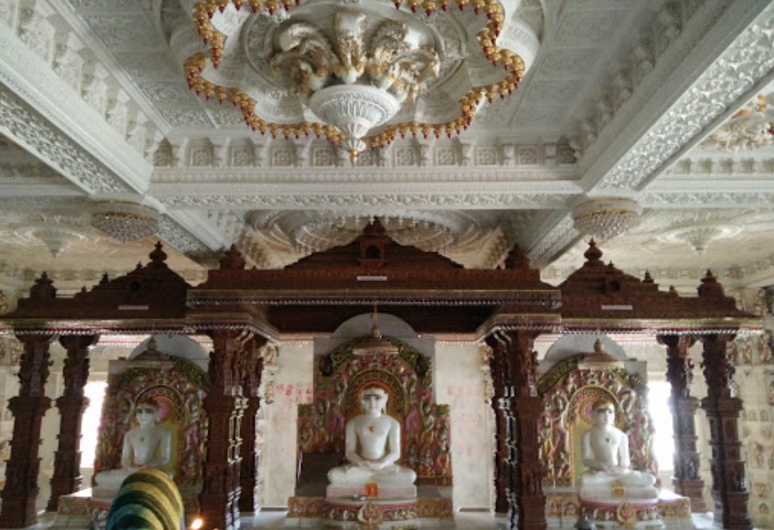 Shri Dharmnath Jain Shwetamber Mandir, Swami Jinalaya, Hemu Gadhvi Marg, Jagnath Plot, Rajkot (Gujarat) image 1