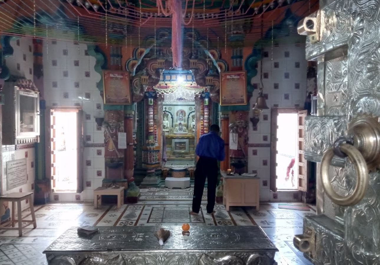 Shri Shantinath Prabhu Jinalaya, Darbar Gadh, Dhoraji, District - Rajkot (Gujarat) image 3